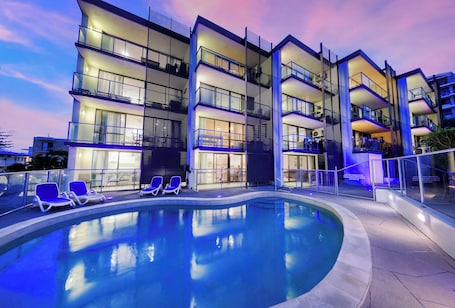 Front of property - evening/night. Merrima Court Holidays