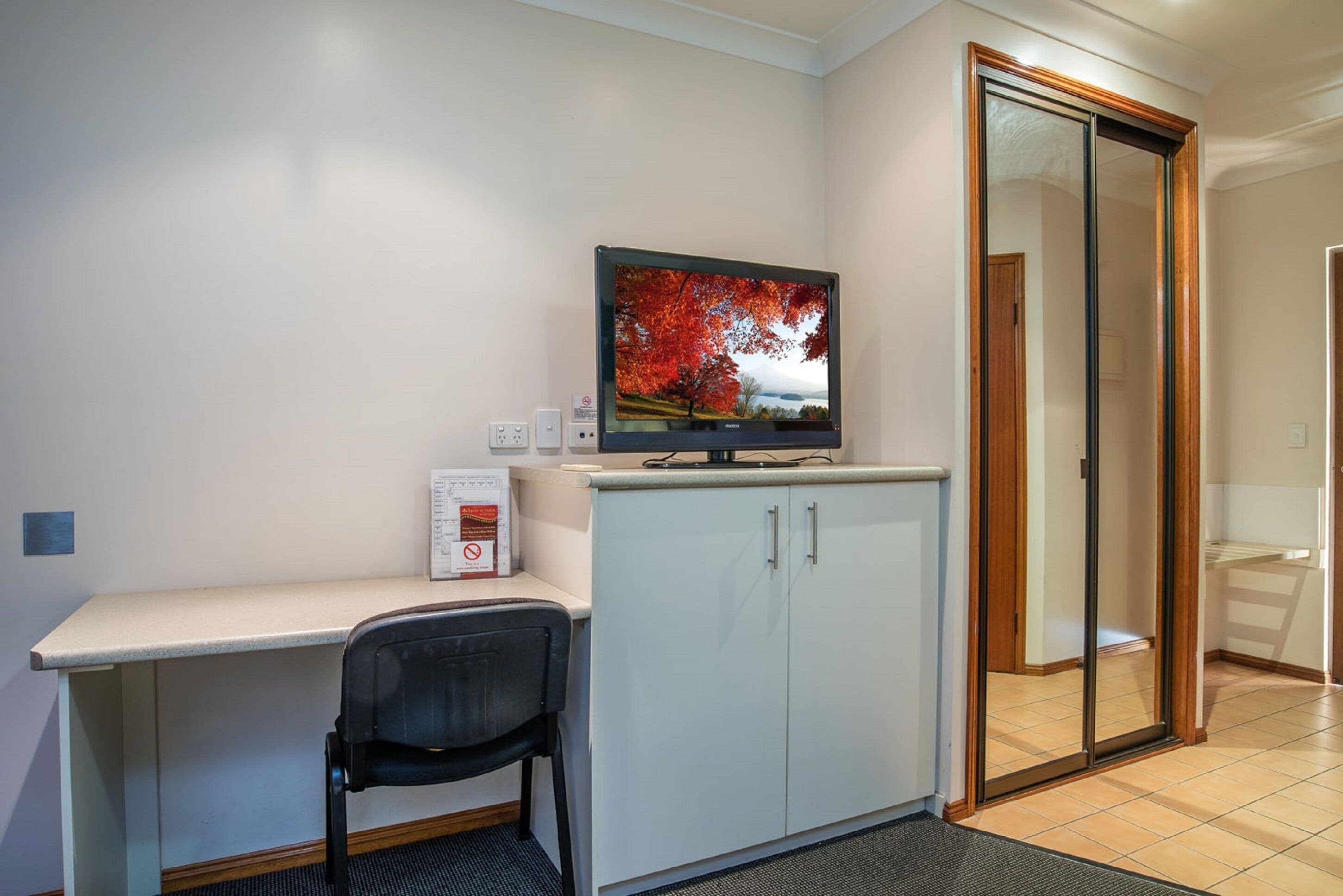 deluxe twin room with kitchen | 1 bedroom, individually decorated, individually furnished