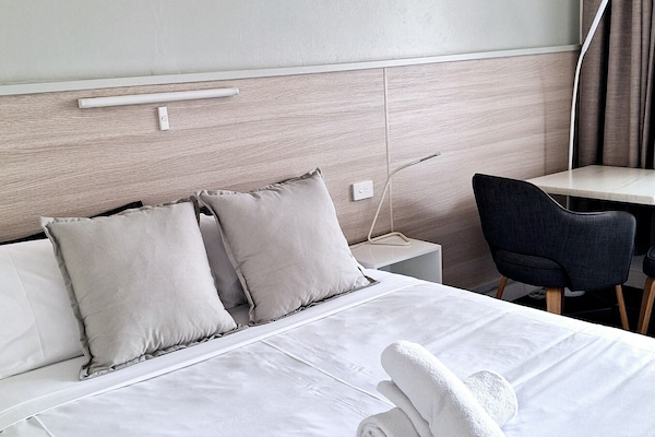 Comfort-Doppelzimmer, 1 Queen-Bett, mit Bad | 1 Schlafzimmer, Verdunkelungsvorhänge, Bügeleisen/Bügelbrett