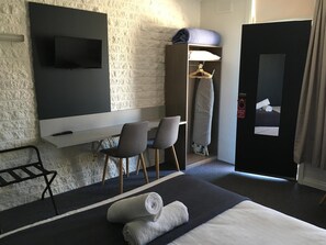 Dobbeltrom, 1 queensize-seng | 1 soverom, blendingsgardiner, strykejern/-brett og wi-fi (inkludert)