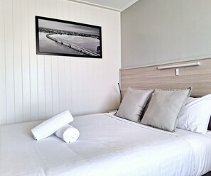 Dobbeltrom – comfort, 1 queensize-seng, eget bad | 1 soverom, blendingsgardiner, strykejern/-brett og wi-fi (inkludert)