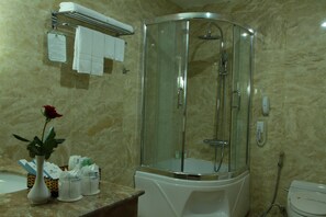 Junior Double Room | Bathroom | Shower, free toiletries, hair dryer, bathrobes - Dakruco Hotel (Buon Ma Thuot)