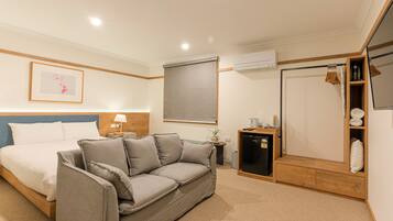 Standardzimmer, 1 Queen-Bett, Meerblick | Schallisolierte Zimmer, Bügeleisen/Bügelbrett, kostenloses WLAN