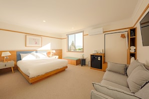 Queen Room with Sea View | Soundproofing, iron/ironing board, free WiFi, bed sheets - Blue Ocean Motel Apollo Bay (Apollo Bay)