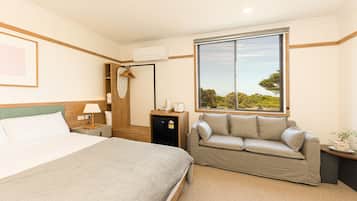 Habitación estándar, 1 cama Queen size, vista al océano | Insonorización, tabla de planchar con plancha y wifi gratis