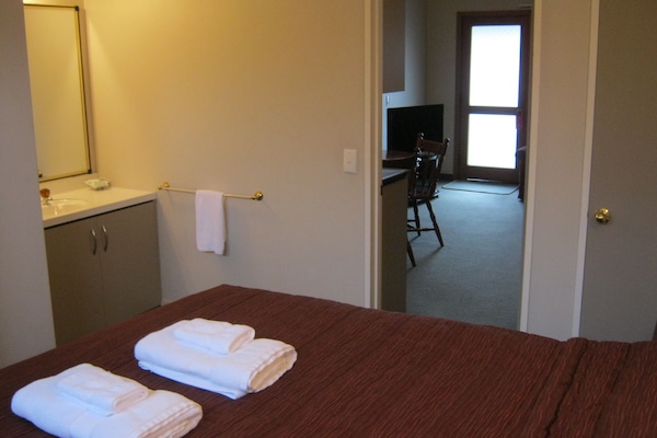 Standard Suite, 1 Bedroom, Non Smoking, Kitchen (apartment 9) | WiFi, wheelchair access