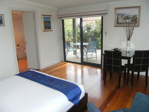 Camera Azzurra | Premium bedding, pillowtop beds, free WiFi, bed sheets - Casa Favilla B&B (Apollo Bay)