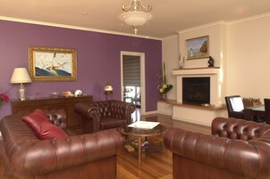 Televisión 46 cm con canales de televisión digitales, reproductor de DVD