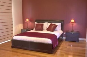 Ropa de cama de alta calidad, colchones con pillow-top y wifi gratis 