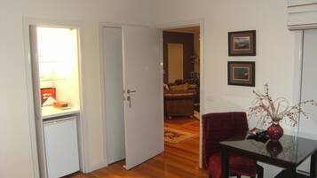 Camera Rossa | Living area | 46-cm TV with digital channels, DVD player