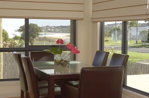 In-room dining - Casa Favilla B&B (Apollo Bay)