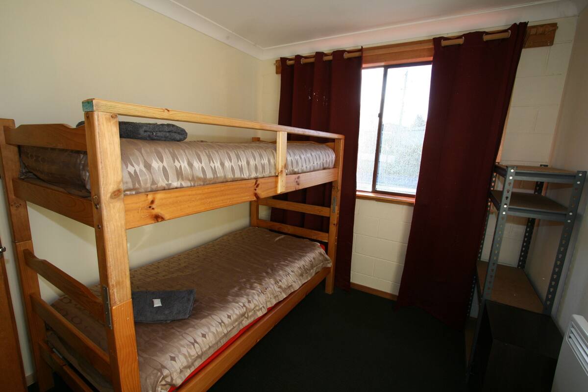 Bunk Room, Non Smoking, Shared Bathroom | Cribs/infant beds, WiFi (free), bed sheets