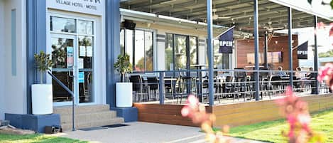 Vista frontal de la propiedad