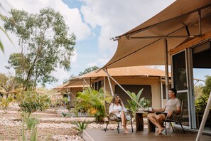 Pearlers Village Safari Tent | Terrace/patio - Cygnet Bay Pearls (Dampier Peninsula)