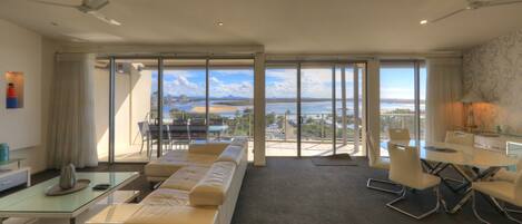 Appartement luxueux, 2 chambres | Vue sur lâeau