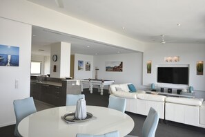 Decoración personalizada, muebles diferentes y insonorización 