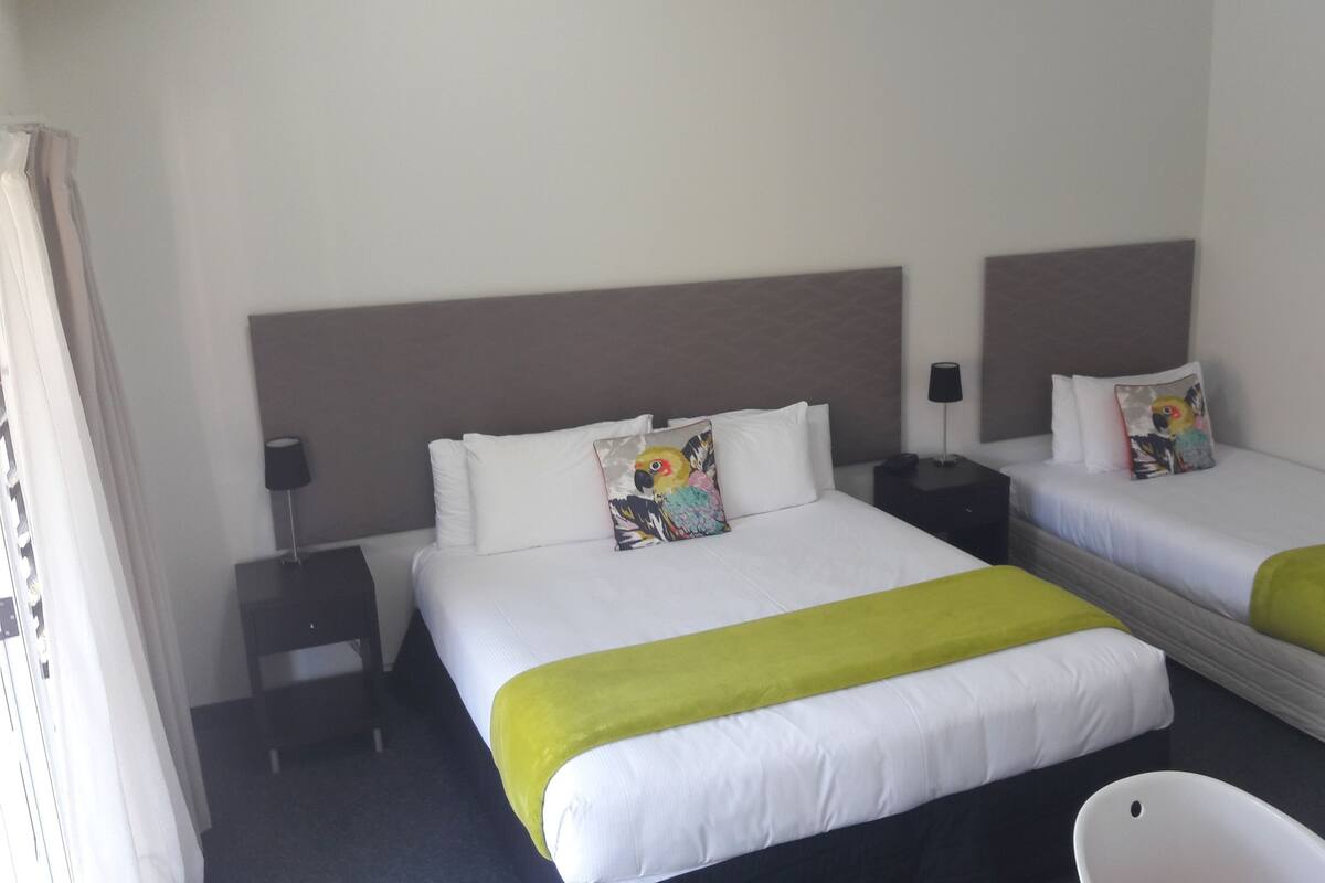 Kamar Twin Standar | Selimut bulu angsa, busa memori, Wi-Fi gratis, dan seprai linen