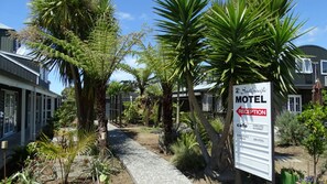 Property entrance - Southpacific Motel and Conference Centre (Whangamata)