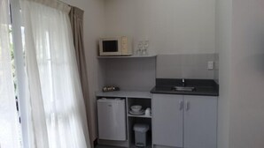 基本開放式客房, 1 張加大雙人床 | 私人小型廚房