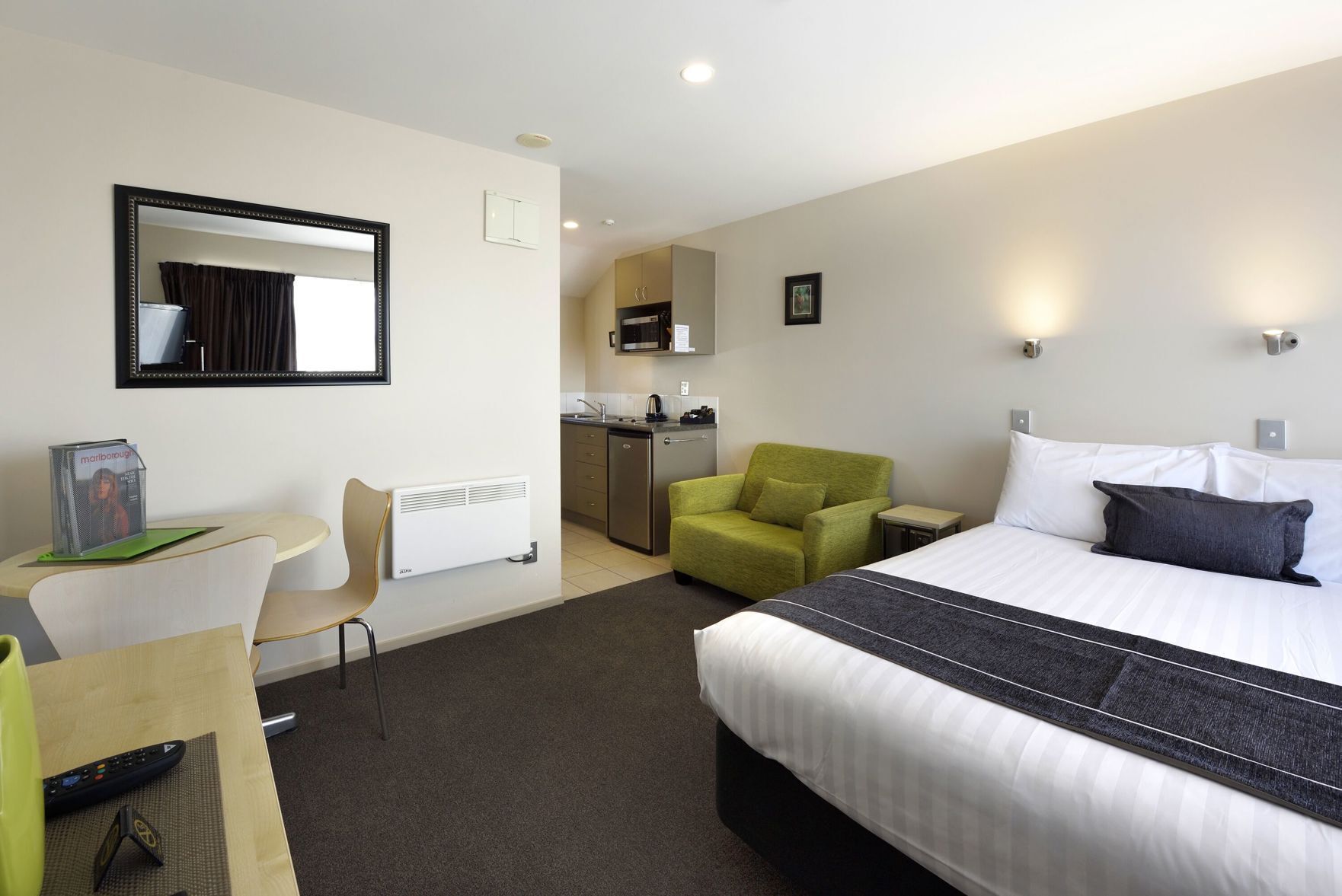 Tabla de planchar con plancha, cunas, camas extra y wifi gratis 