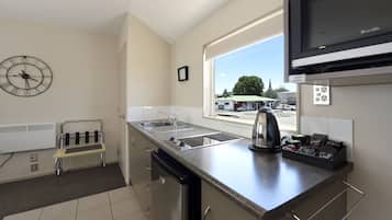 Deluxe Spa Studio | Private kitchen