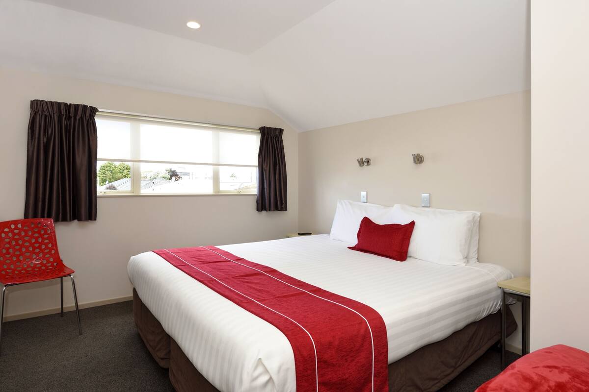 Tabla de planchar con plancha, cunas, camas extra y wifi gratis