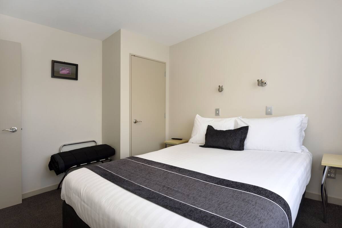 One Bedroom Spa Studio | アイロン / アイロン台、ベビーベッド、可動式ベッド、WiFi (無料)