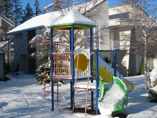 พื้นที่เล่นสำหรับเด็ก - กลางแจ้ง