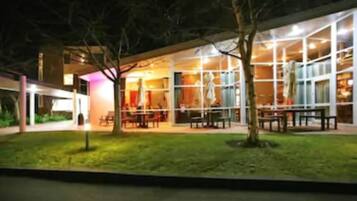 Área de parrillas y picnic
