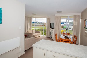Familie appartement, 2 slaapkamers, uitzicht op tuin | Geluiddichte muren, babybedden (toeslag), gratis wifi, beddengoed
