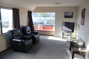 Executive Suite | Free WiFi, bed sheets