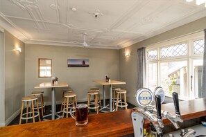 Bar (in der Unterkunft)