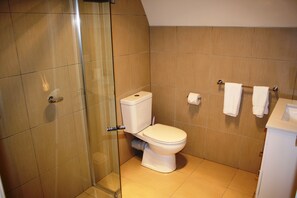 Shower, towels, toilet paper - A-line Holiday Park (Big Hill)