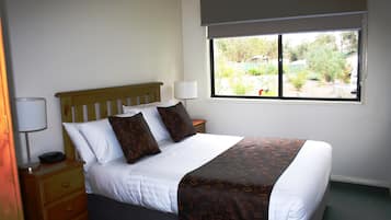 Iron/ironing board, free WiFi, bed sheets