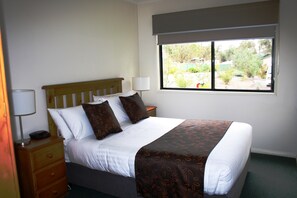 Iron/ironing board, free WiFi, bed sheets - A-line Holiday Park (Big Hill)