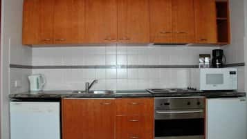 Standard Apartment, 2 Bedrooms, Kitchen (River Outlook) | Private kitchen