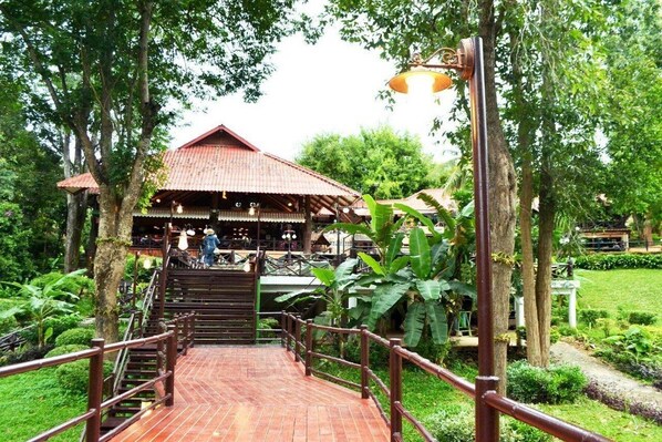 Property grounds - Pung Waan Kwae Noi Resort (Sai Yok)