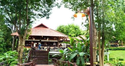 Pung Waan Kwae Noi Resort