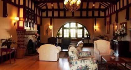 Petersons Armidale Winery & Guesthouse