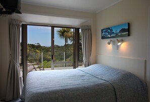 جناح بريميير - غرفتا نوم - لغير المدخنين - بمطبخ (Premier Ocean View Apart) | 1 غرفة نوم وبديكورات فريدة لكل غرفة وطراز فريد لكل وحدة ومكواة/لوح كي
