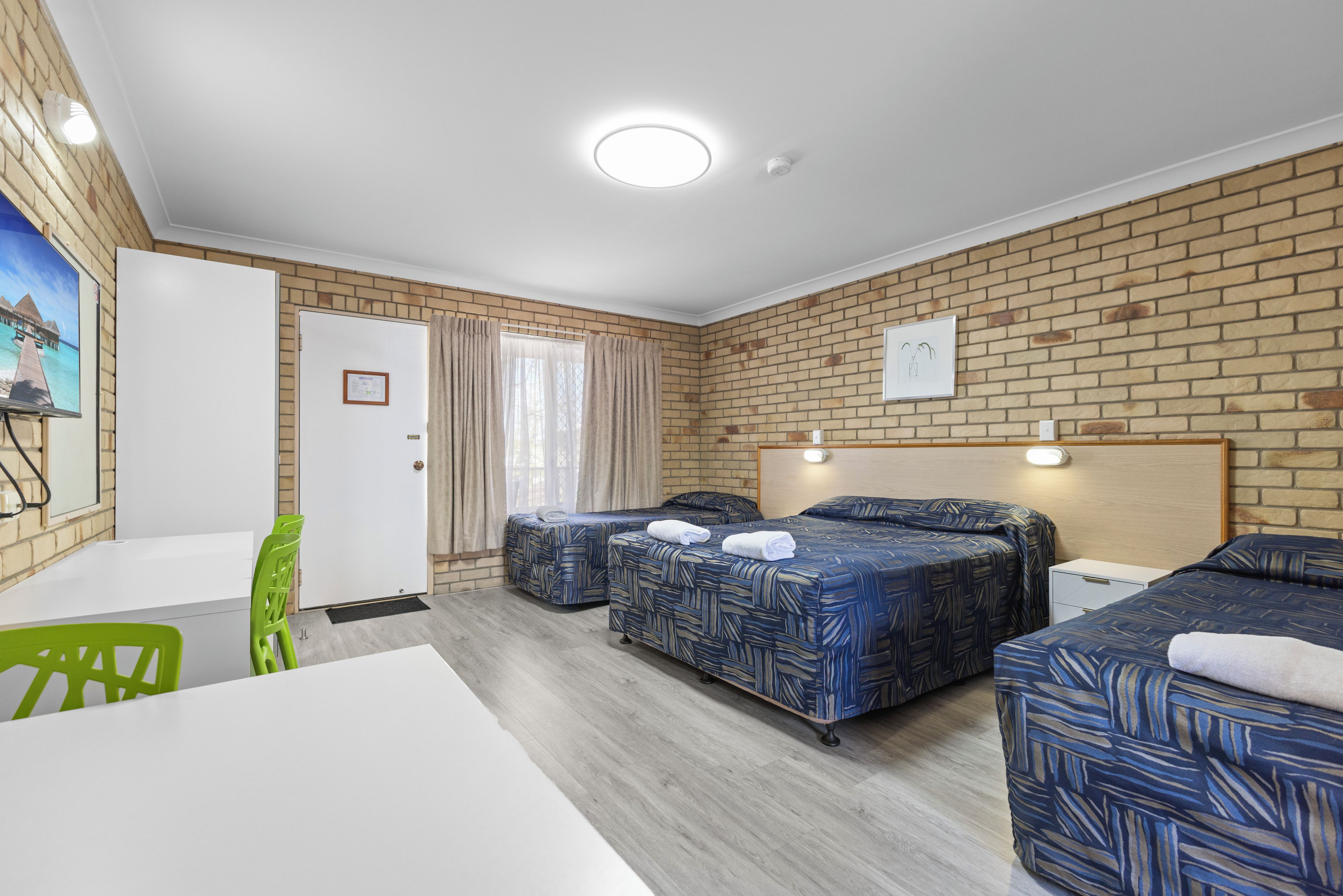 Large Family Room, Kitchenette