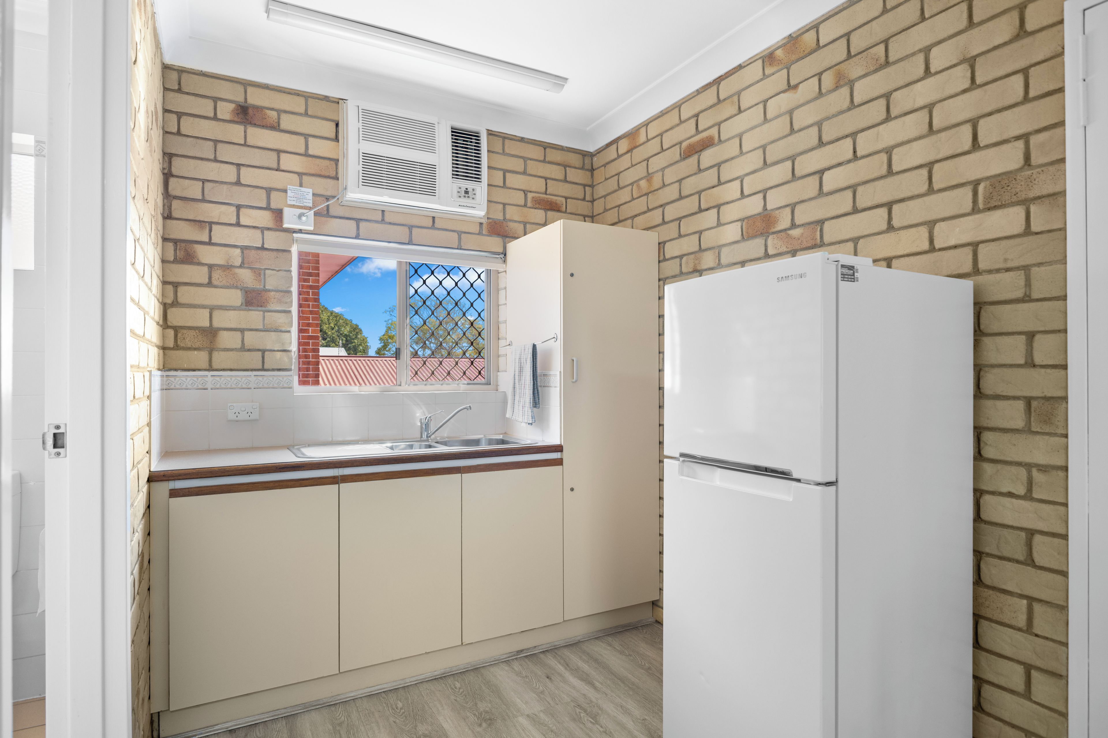 Coffee/tea maker, fridge, electric kettle