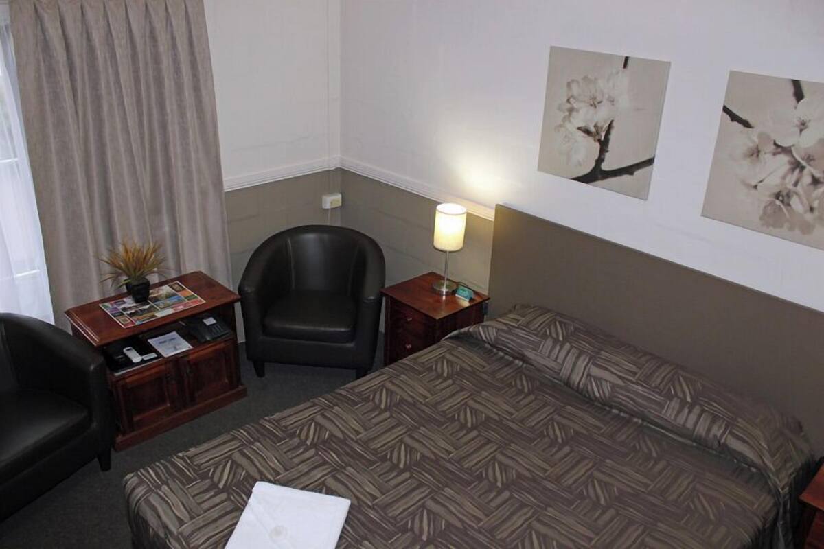 Soundproofing, iron/ironing board, free WiFi, bed sheets