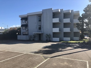 Free self-parking - East Port Motor Inn (Port Macquarie)