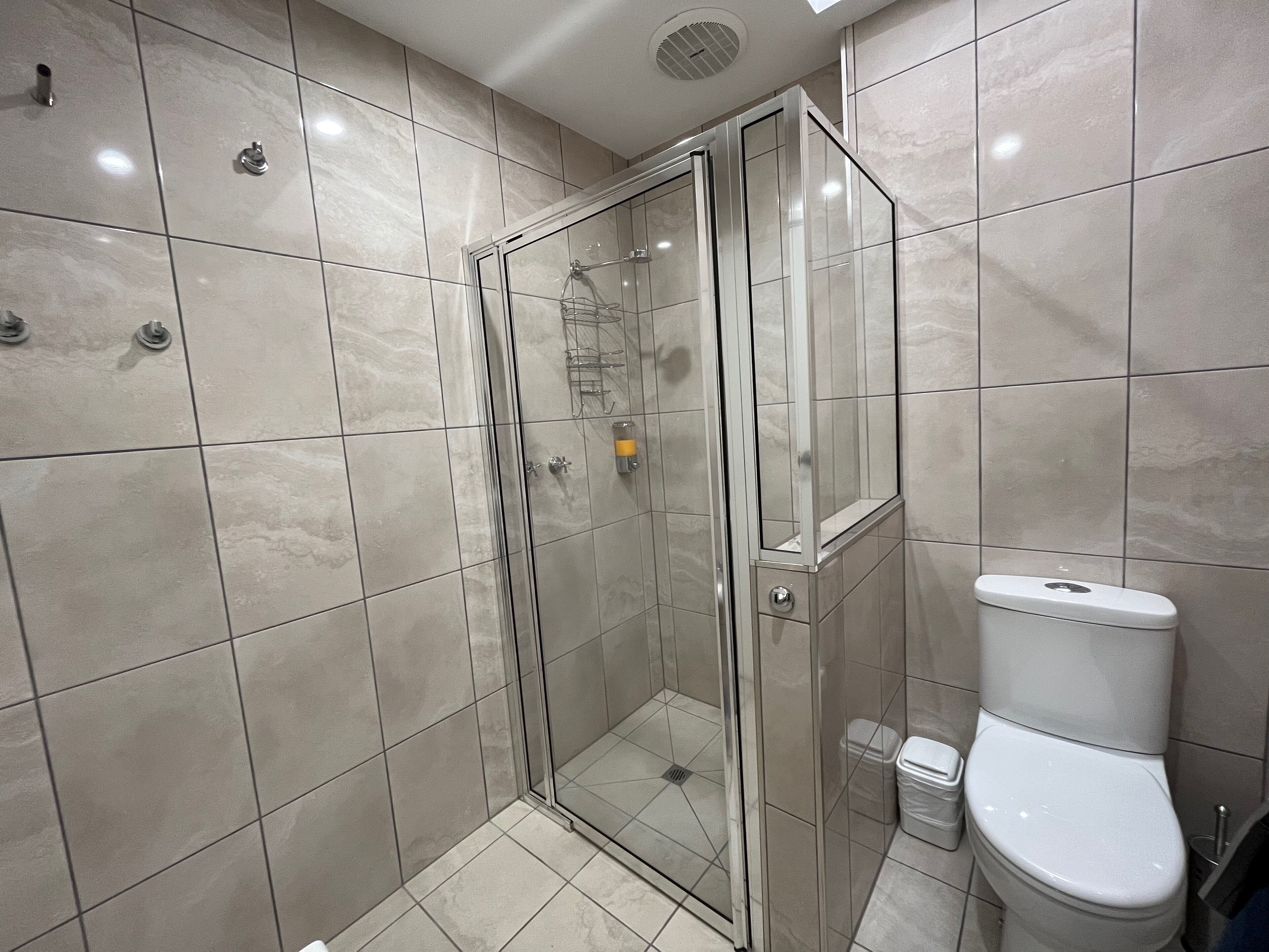 Superior Deluxe Family Room - 2 room with kitchenette | Bathroom | Shower, free toiletries, hair dryer, towels