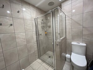 Superior Deluxe Family Room - 2 room with kitchenette | Bathroom | Shower, free toiletries, hair dryer, towels