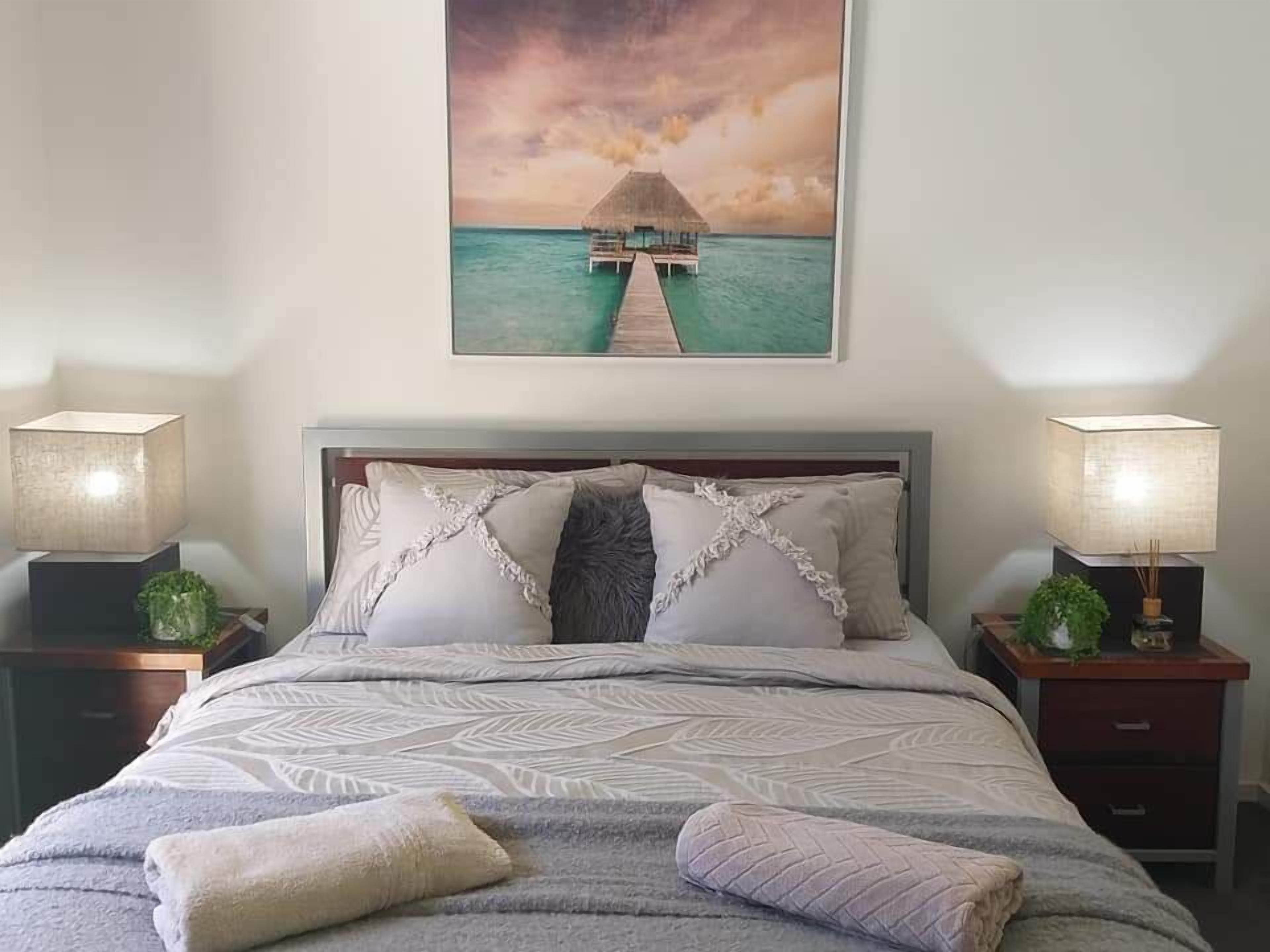 Honeymoon Villa, 1 Bedroom, Jetted Tub, Garden Area | Cadar kapas Mesir, peralatan tempat tidur premium, gebar bulu kapas 