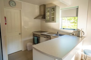 微波炉、电热水壶、烤面包机、厨具/餐具