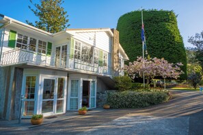 المنطقة المحيطة بالمنشأة