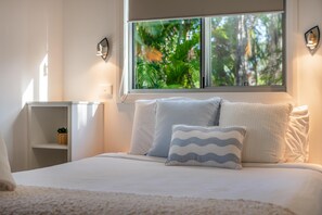 Cabaña familiar, 2 habitaciones (Poolside Hut) | Wifi gratis